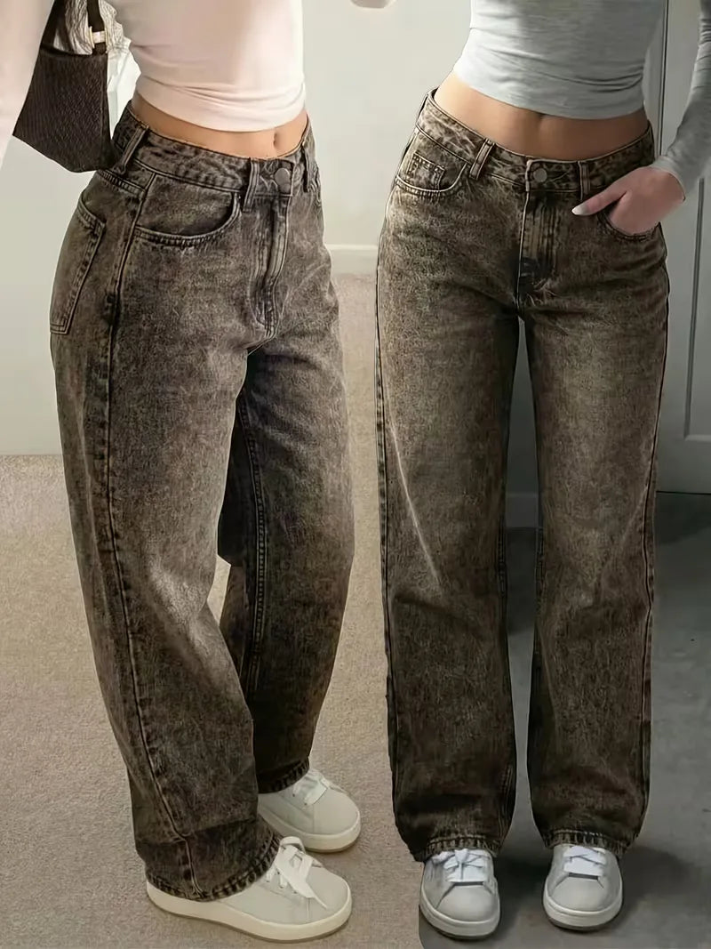 Straight jeans with mid-rise
