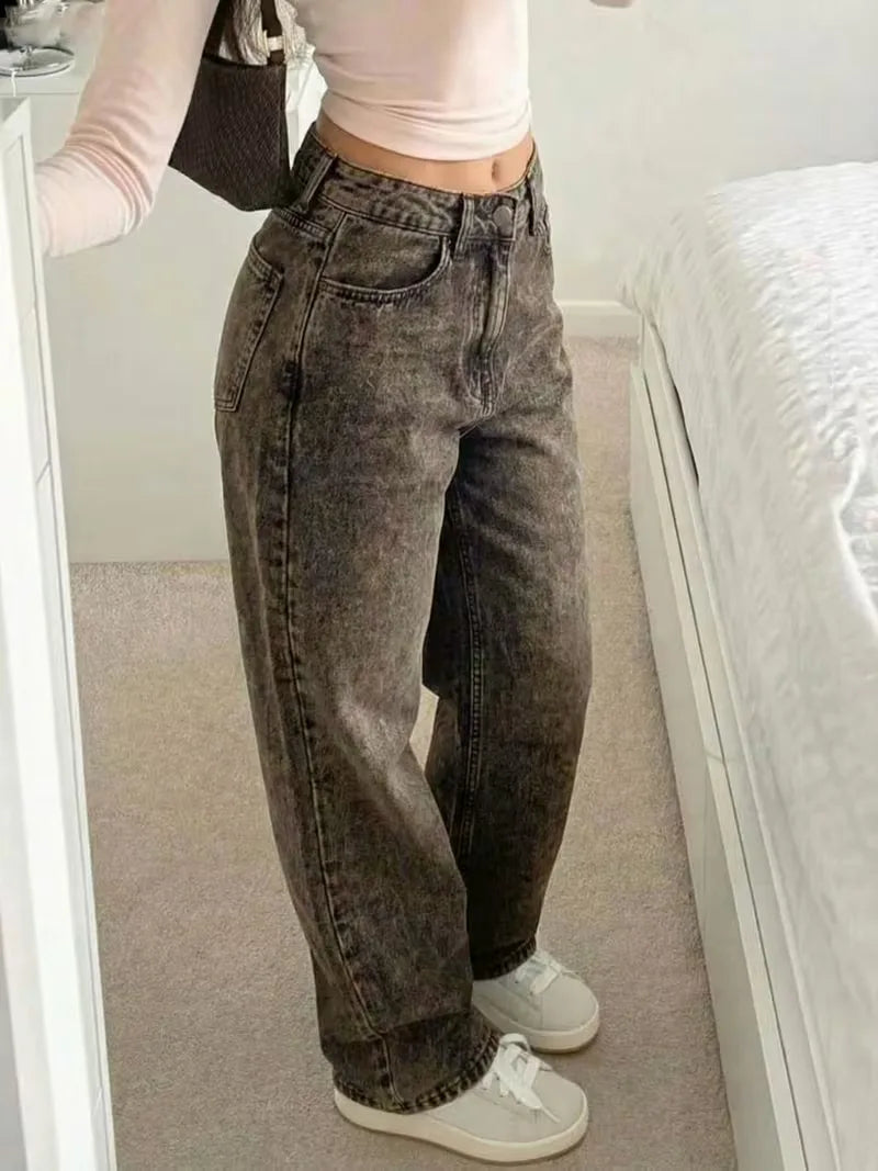 Straight jeans with mid-rise