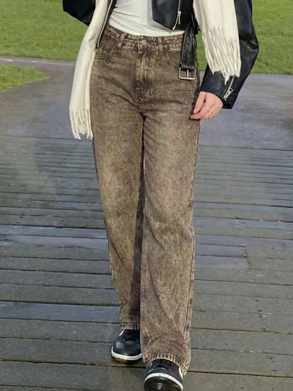 Straight jeans with mid-rise