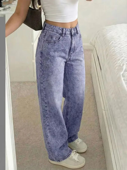 Straight jeans with mid-rise