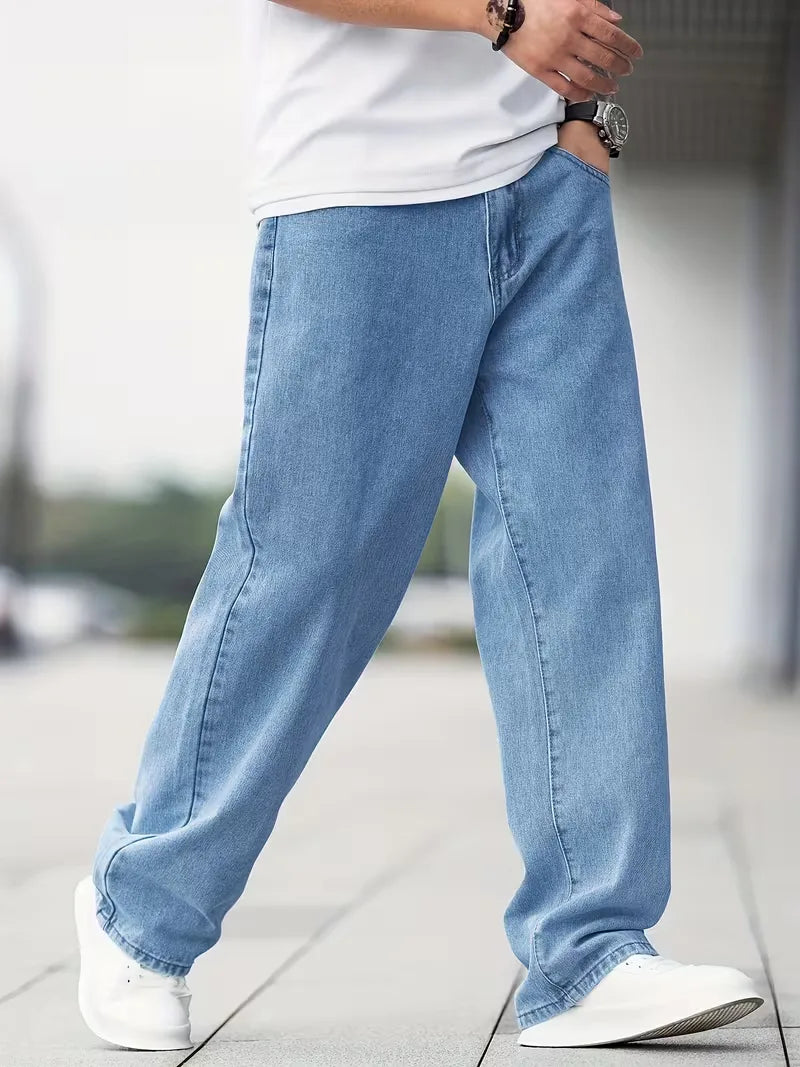 Straight jeans with mid-rise