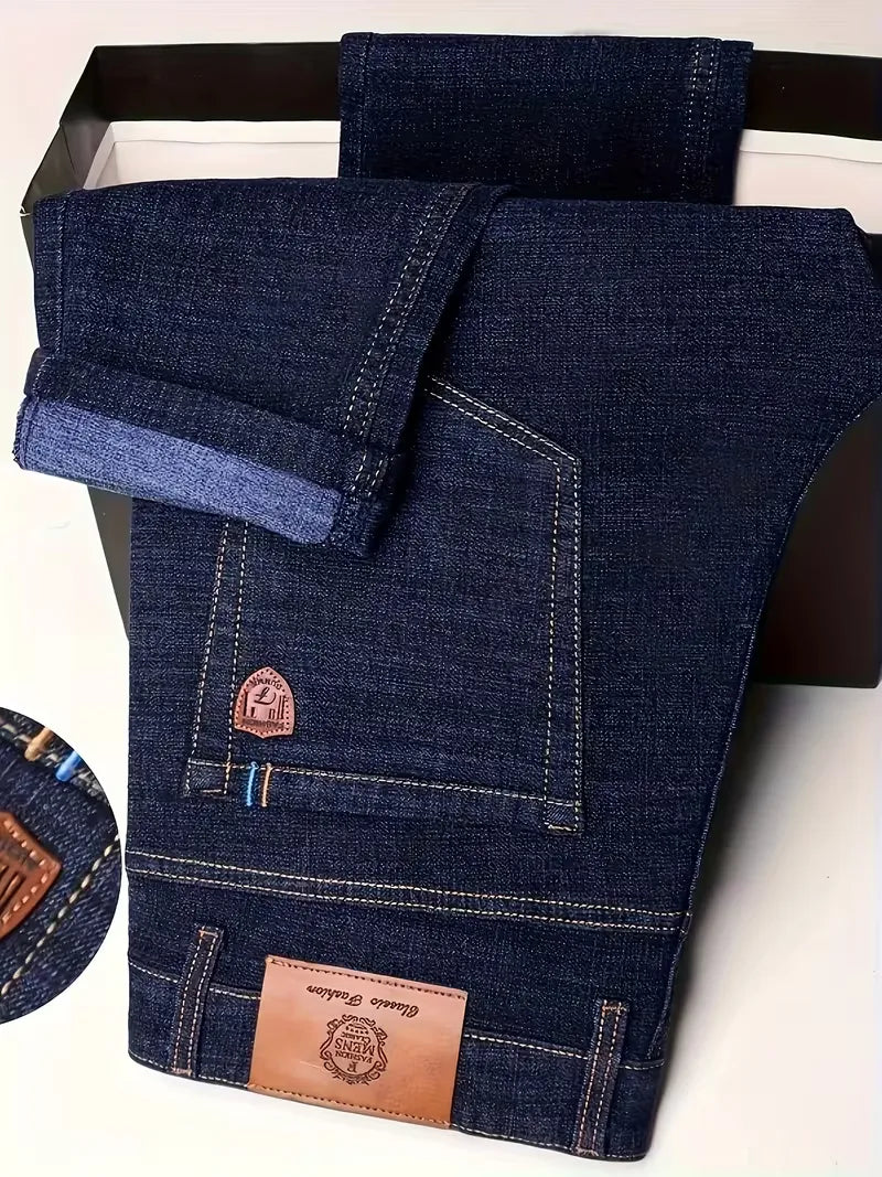 Straight jeans with visible stitching
