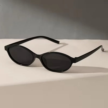 Sunglasses with Oval Frame