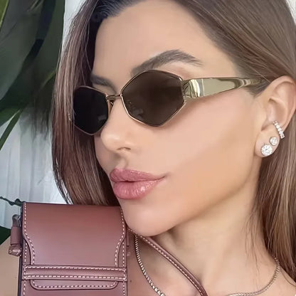 Sunglasses with Oval Metallic Frame