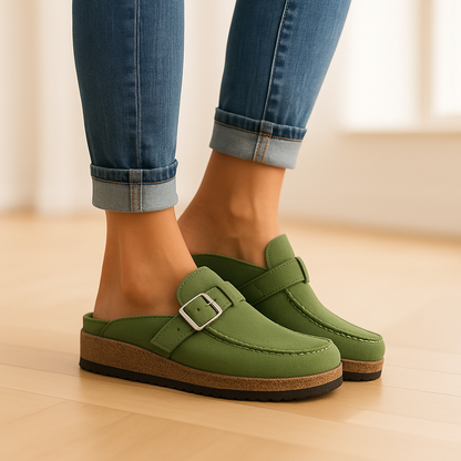 Supportive sandals with buckle fastening
