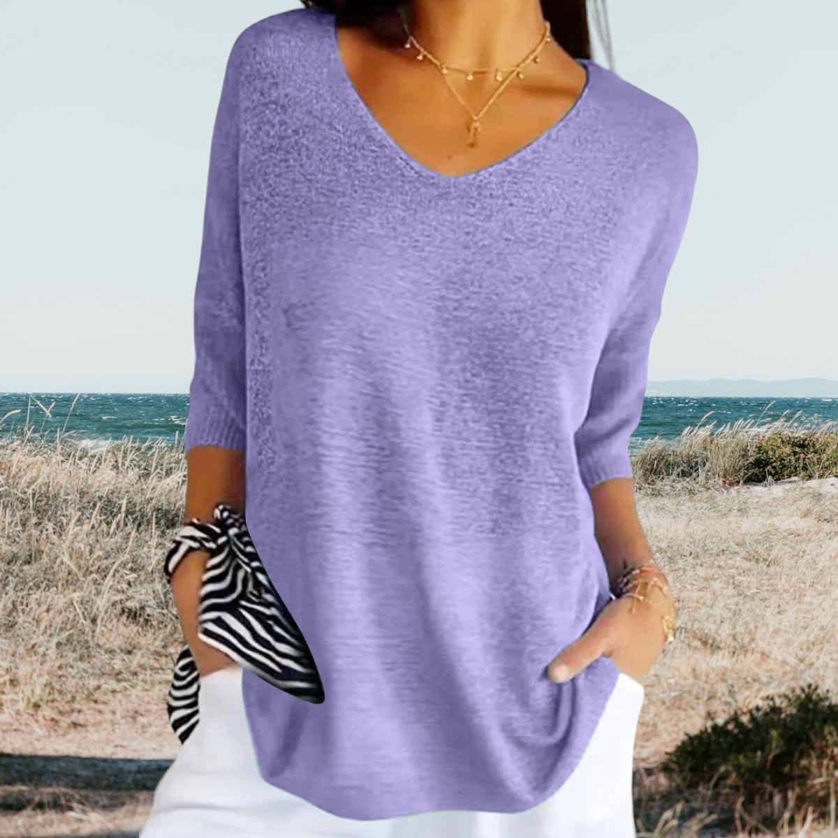 Top with V-neck and three-quarter sleeves