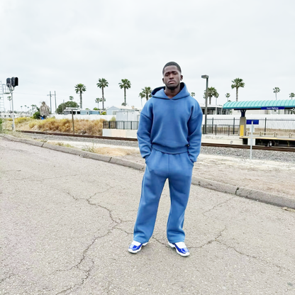Tracksuit with hoodie and trousers in loose fit