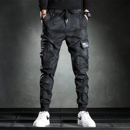 Schwarze Cargohose mit Streetwear-Charakter und bequemer Passform