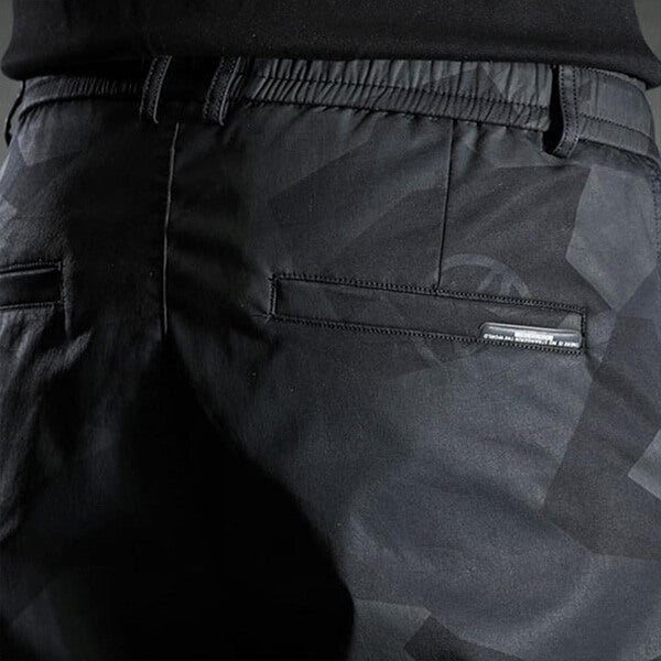 Schwarze Cargohose mit Streetwear-Charakter und bequemer Passform