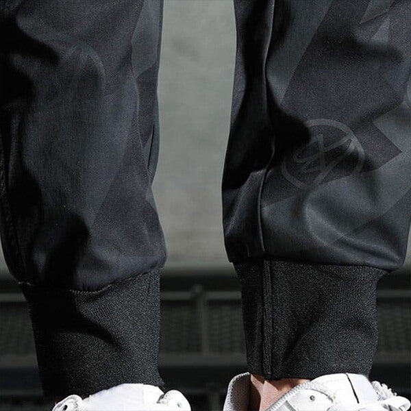 Schwarze Cargohose mit Streetwear-Charakter und bequemer Passform