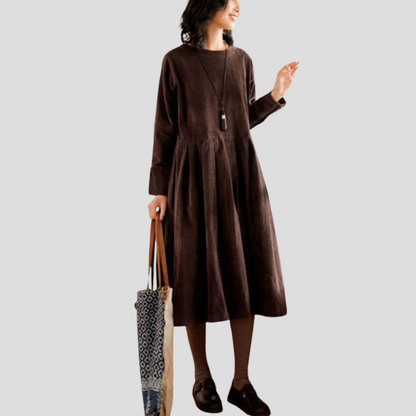 Long Ladies' Dress – Elegant Silhouette for Special Occasions