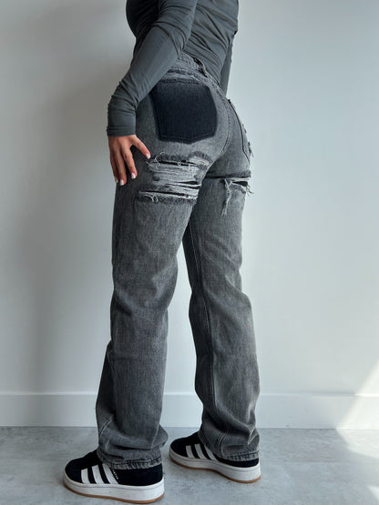 Trendy High-Waisted Jeans for Women with Straight Legs and Ripped Details