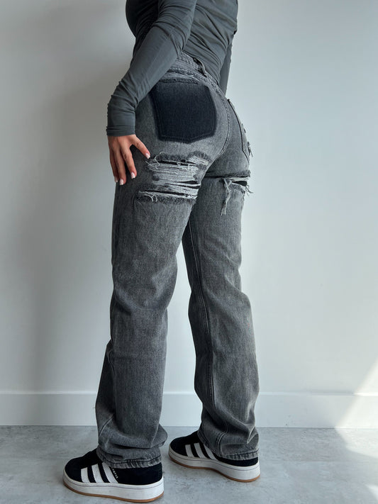 Trendige Jeans für Damen mit hohem Bund, geradem Bein und Rissen