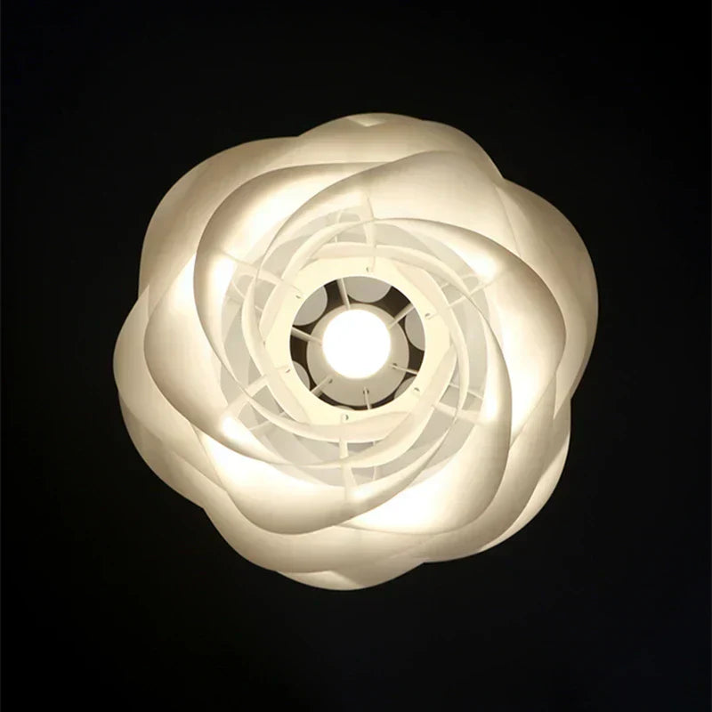 Lampă de tavan cu flori din sticlă – Iluminat elegant cu rozariu