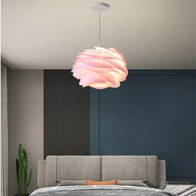 Lampă de tavan cu flori din sticlă – Iluminat elegant cu rozariu