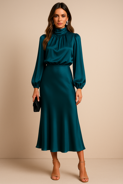Elegantes Damen-Midikleid mit hohem Kragen und fließendem Schnitt