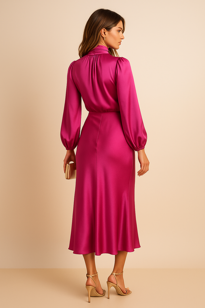 Elegantes Damen-Midikleid mit hohem Kragen und fließendem Schnitt