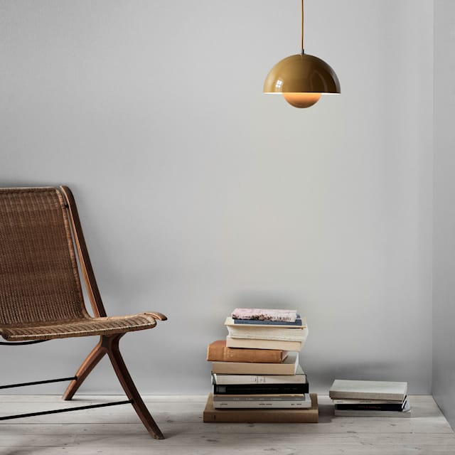 Elegante Deckenleuchte aus Holz mit warmem Licht