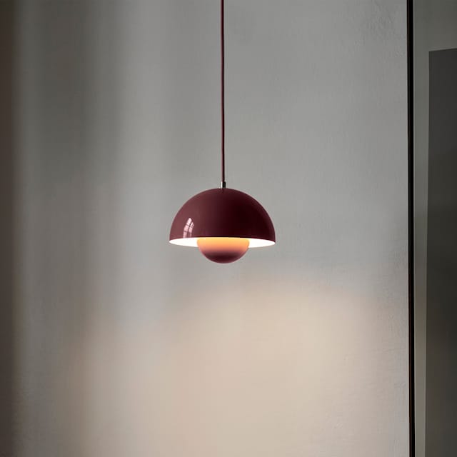 Elegantná drevená stropná lampa s teplým svetlom