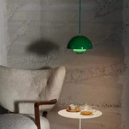 Elegante Deckenleuchte aus Holz mit warmem Licht