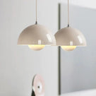 Elegantná drevená stropná lampa s teplým svetlom
