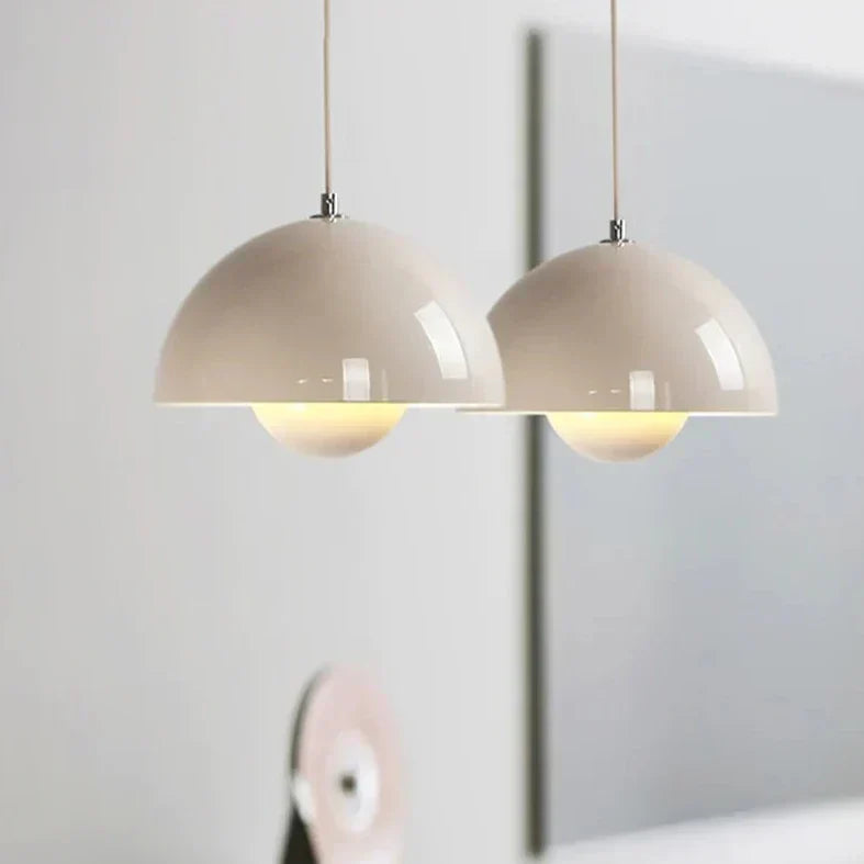 Elegante Deckenleuchte aus Holz mit warmem Licht