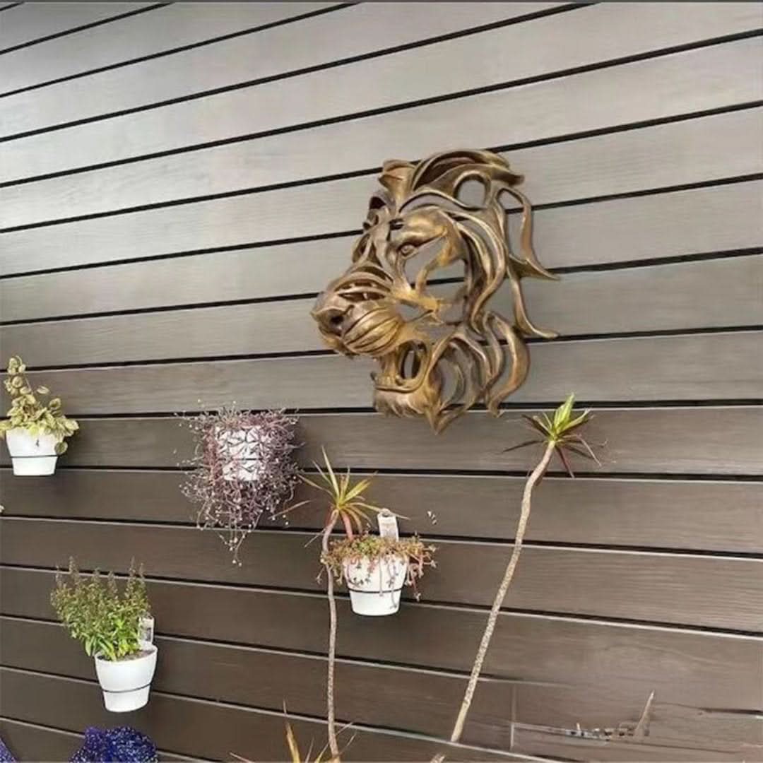 Statua di leone dorata - Unione di forza ed eleganza