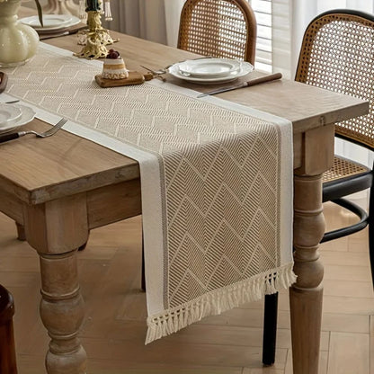 Runner da tavola intrecciato con motivo a zigzag e frange, per una tavola elegante