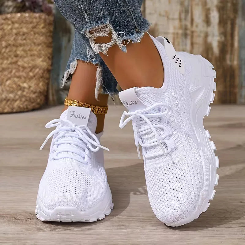 Low sneaker with mesh upper