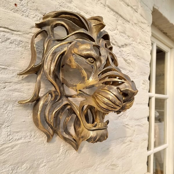 Metal Lion Head Wall Decoration - Elegant and Bold