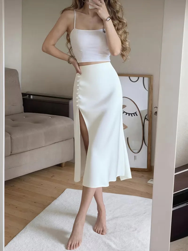 Jupe en satin avec fente haute