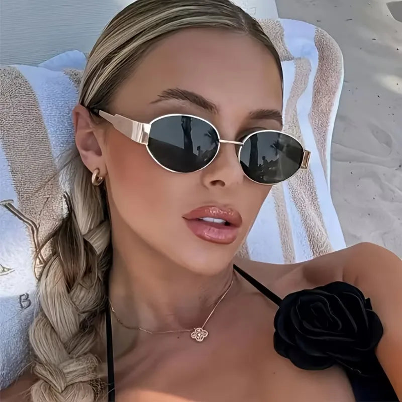 Lunettes de soleil avec monture métallique ovale