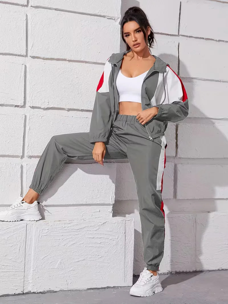 Lounge set with hood