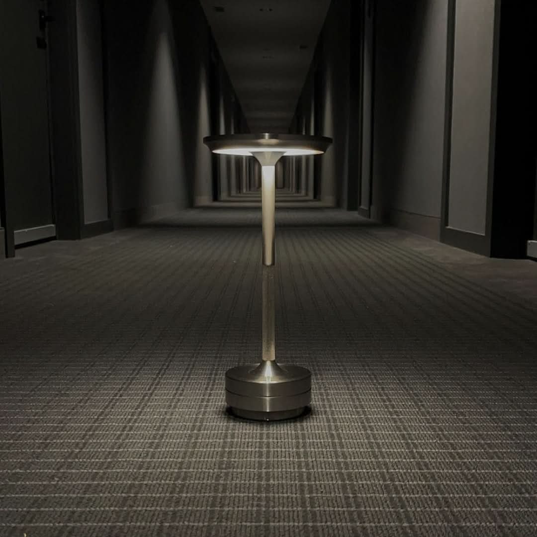 Ambient | Lámpara de mesa inalámbrica de metal