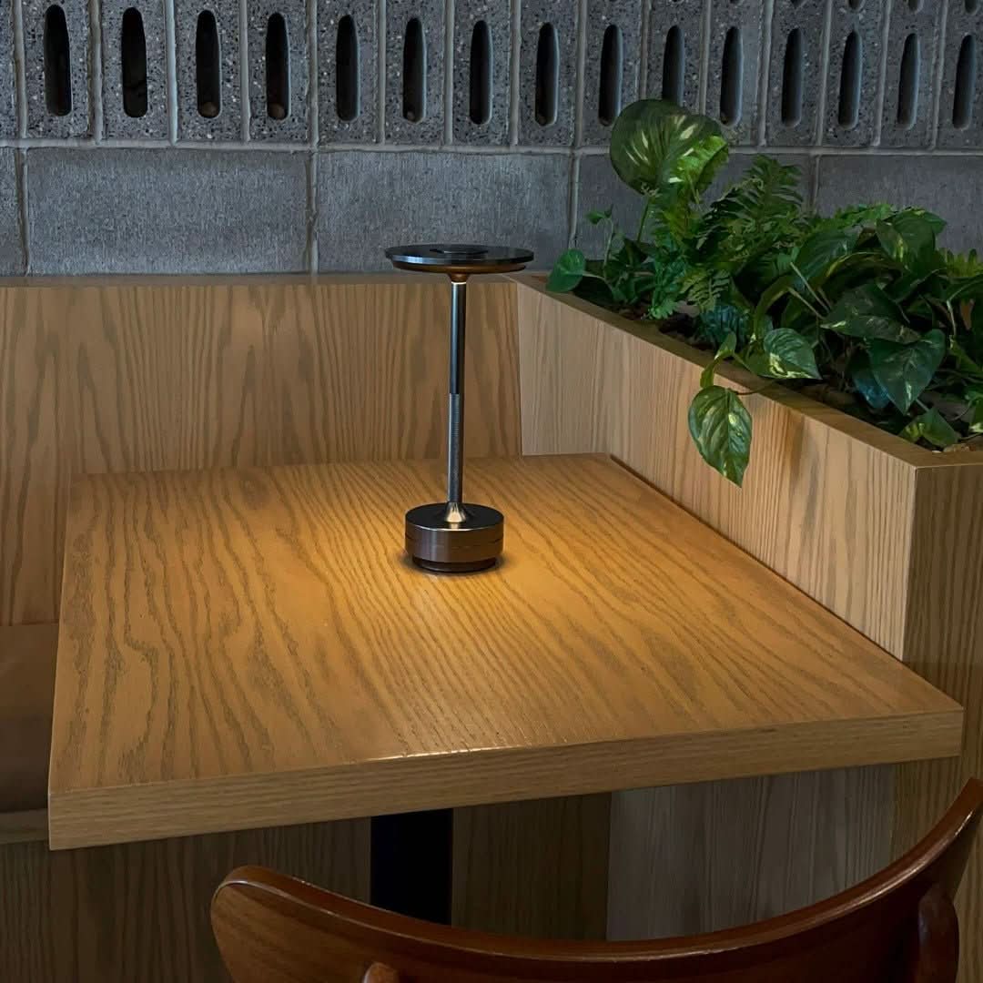 Ambient | Lámpara de mesa inalámbrica de metal