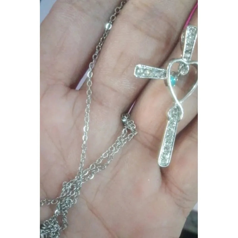Let your love shine with this meaningful sunflower necklace.