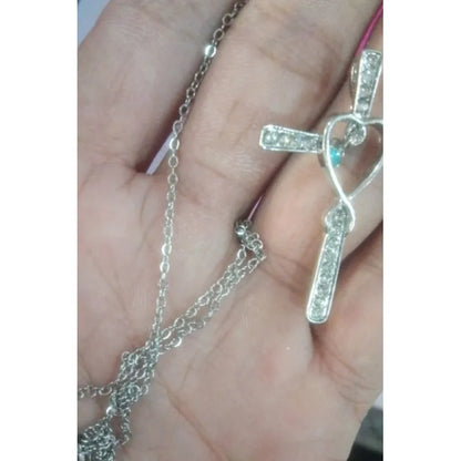 Let your love shine with this meaningful sunflower necklace.