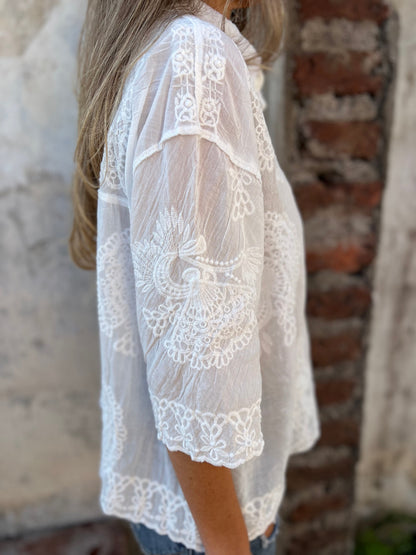 Blouse légère pour femme avec détails en dentelle et col classique