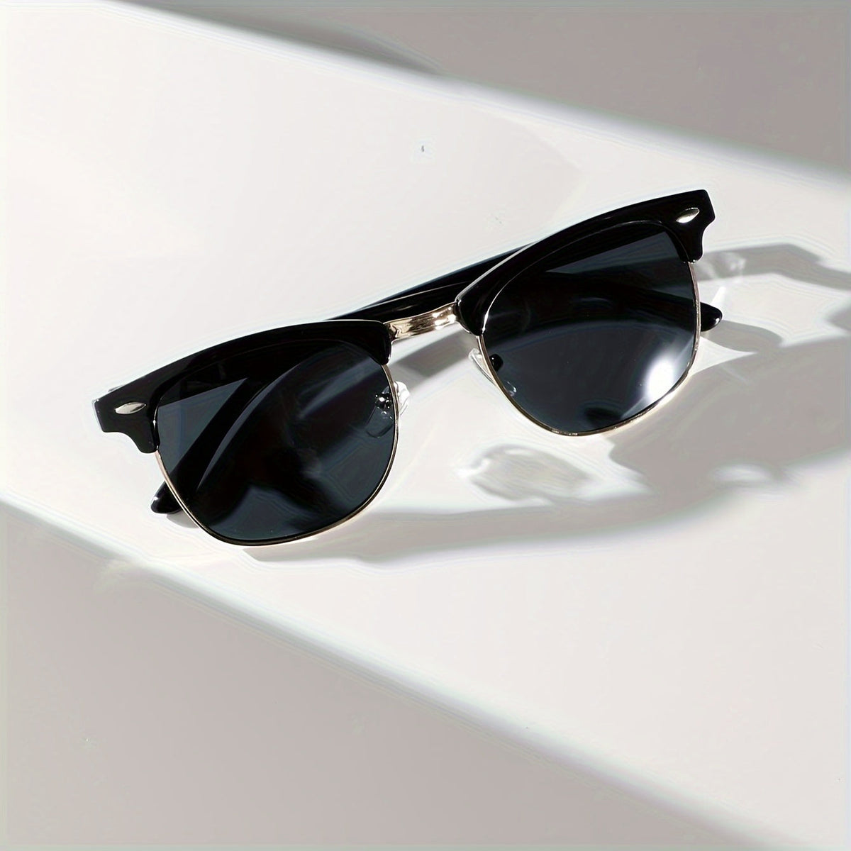 Gafas de sol clásicas informales – Modernas y cómodas para cualquier ocasión