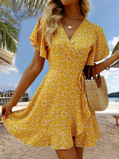Leichtes Sommerkleid für Damen mit Blumenmuster und elegantem Wickeldesign
