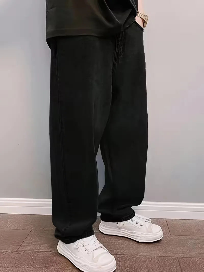 Loose fit jeans with mid-rise