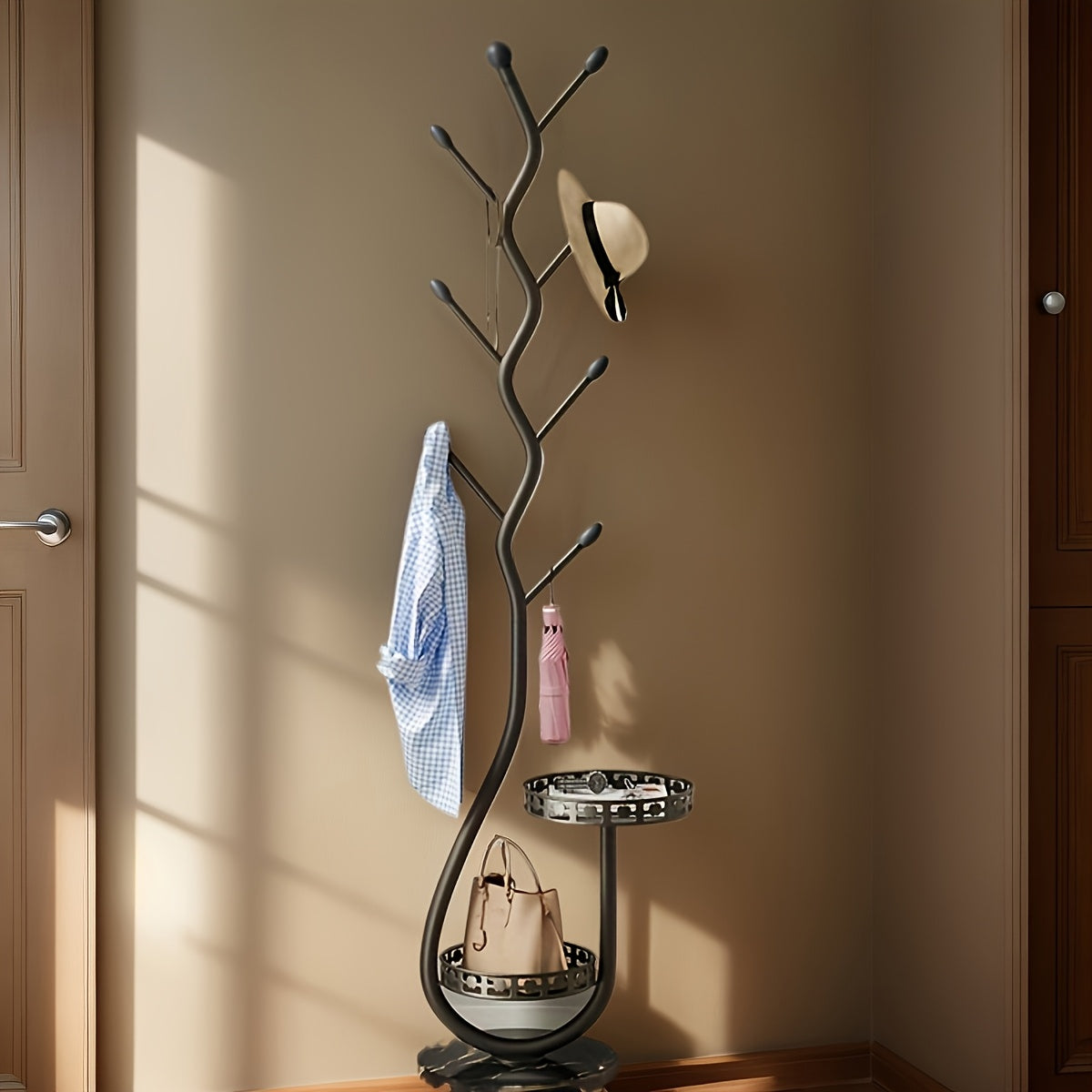 Perchero de pie BranchLine - almacenamiento práctico y elegante