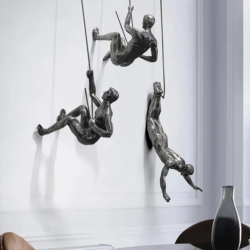 Conjunto de esculturas decorativas de pared con figuras trepadoras para una decoración moderna