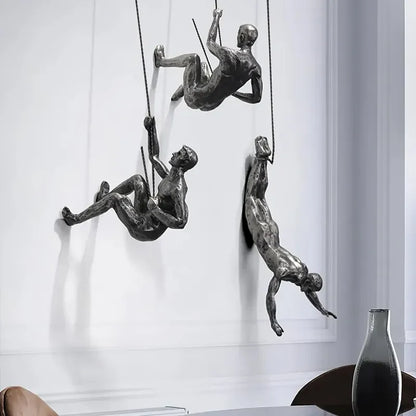 Conjunto de esculturas decorativas de pared con figuras trepadoras para una decoración moderna