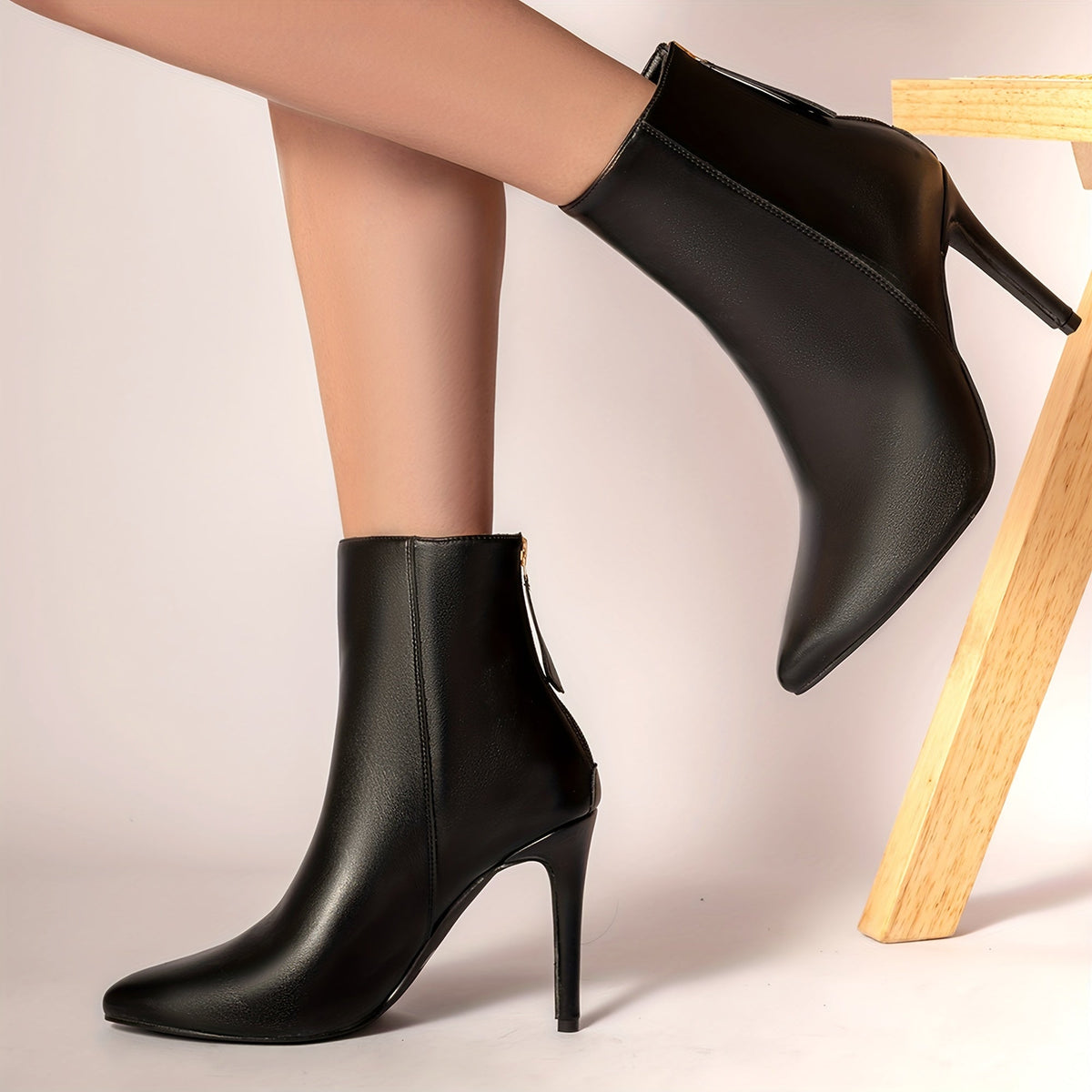 Karlijn - Elegant ankle boots in western style with stiletto heel