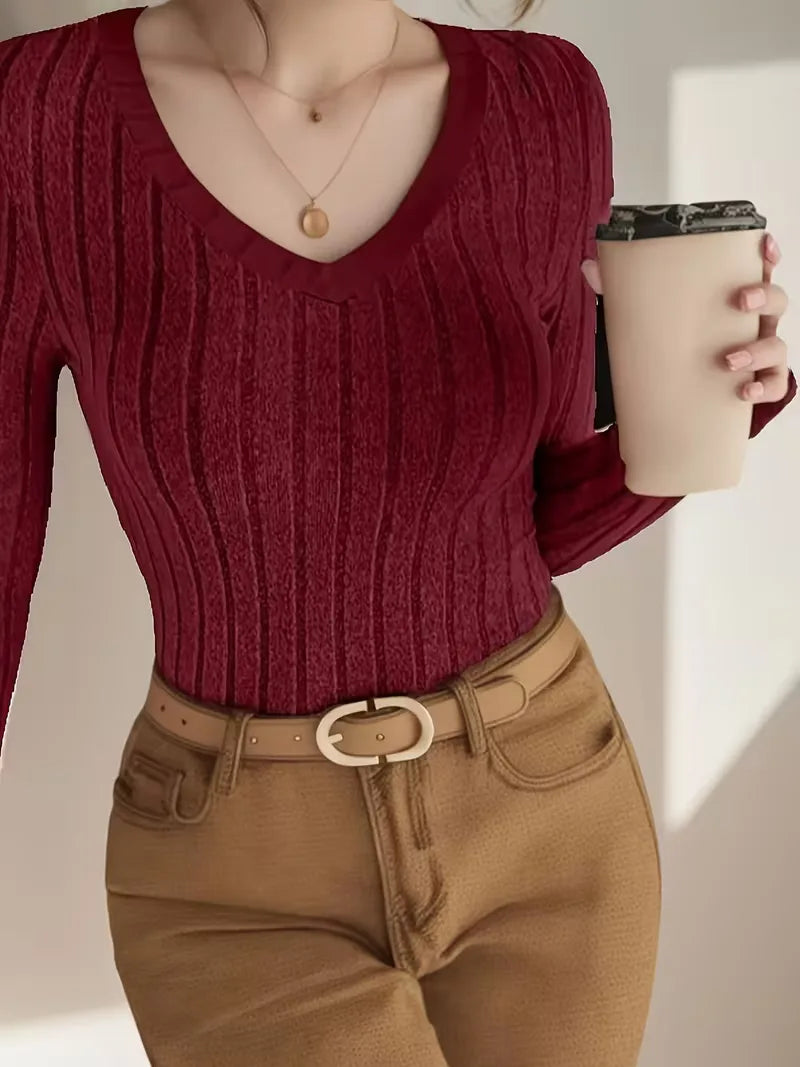 Long-sleeve with V-neck and ribbed texture