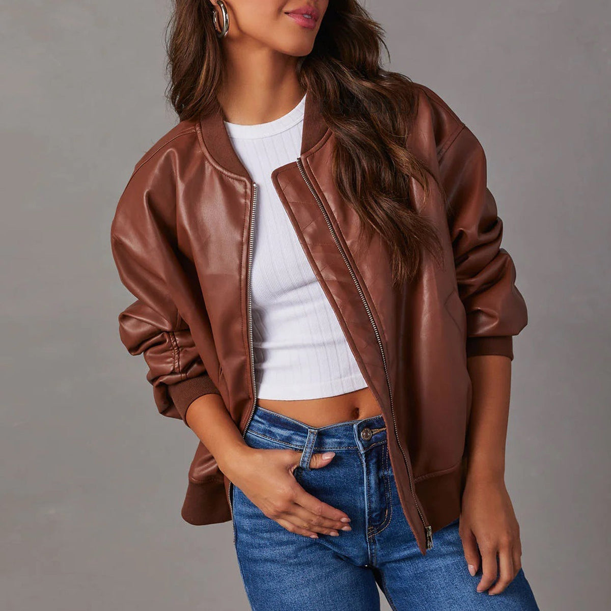 Chaqueta bomber informal y extragrande de cuero sintético para mujer