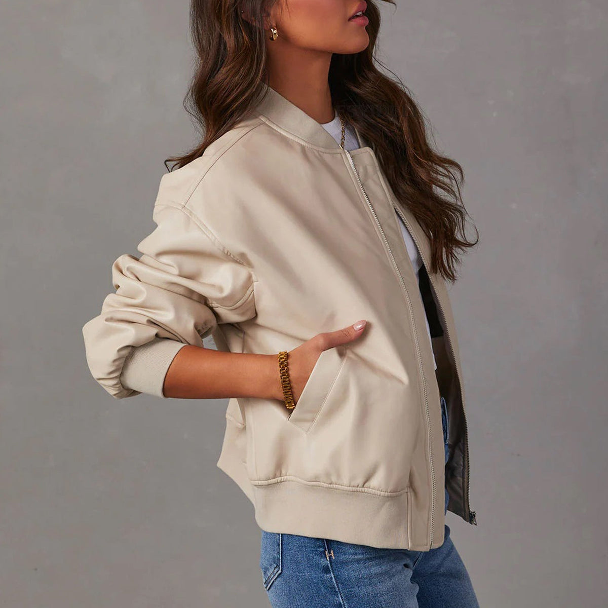 Chaqueta bomber informal y extragrande de cuero sintético para mujer