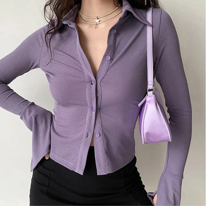 Blouse pour femme à manches cloche et boutonnage simple