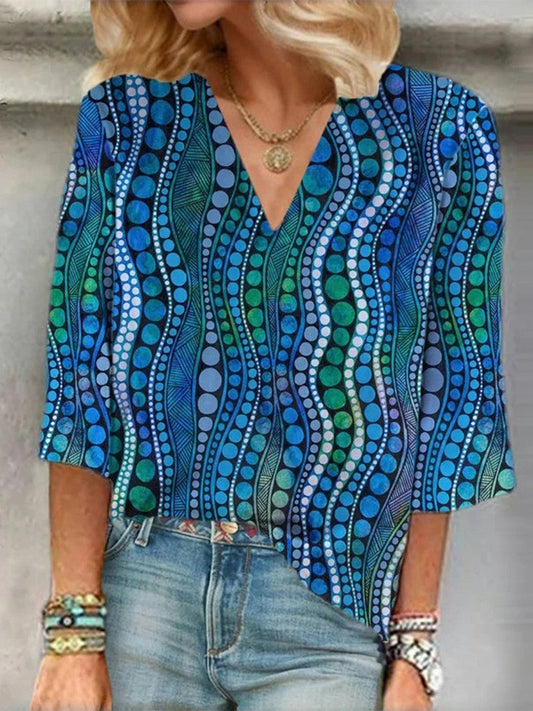 Blusa con lunares abstractos y escote en V